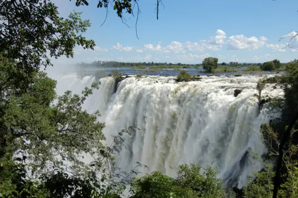 Victoria Falls, Zambia / by Joachim Huber / CC BY-SA 2.0 Victoria Falls